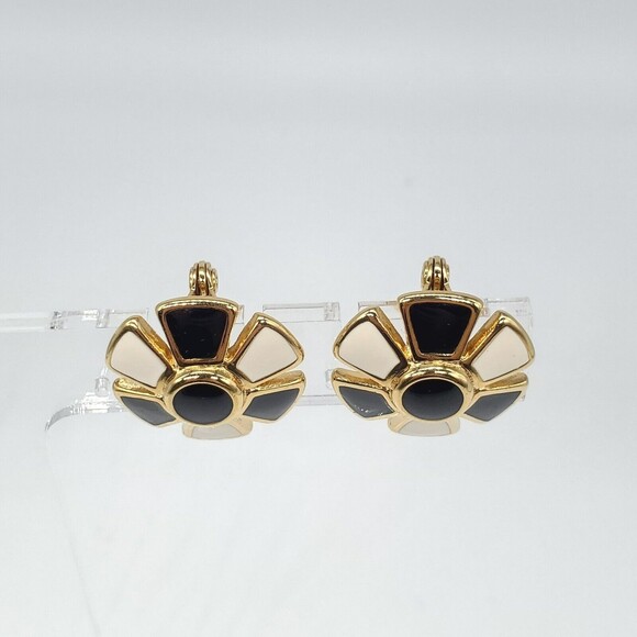 Vintage Monet Designer Black White Enamel Gold Flower Clip On Earrings ESTATE - Picture 4 of 7